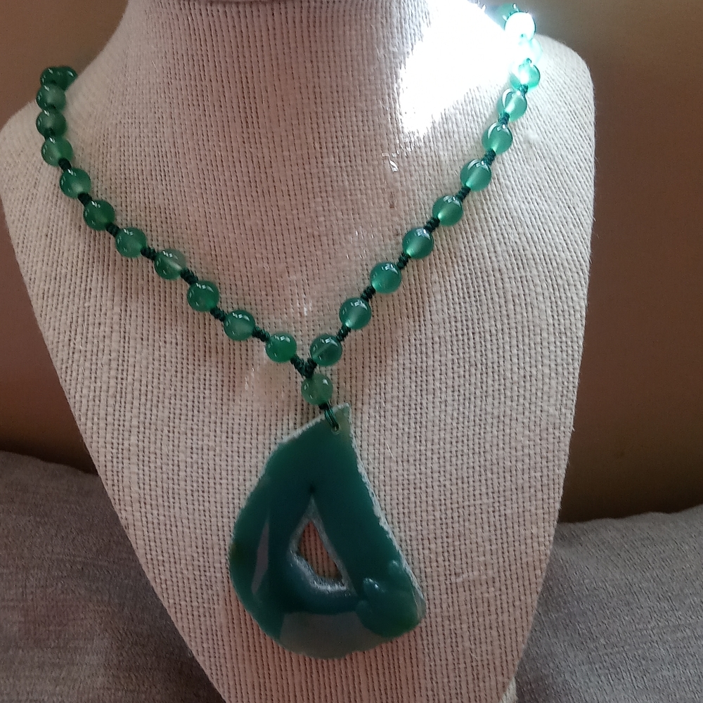 AGATE NECKLACE NWT